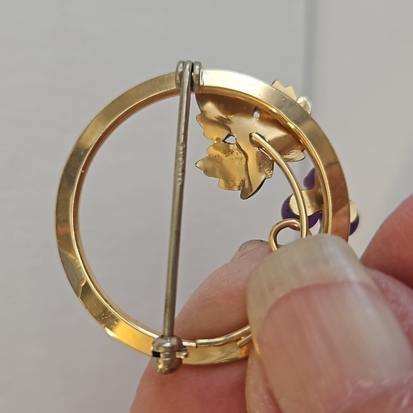KREMENTZ Amethyst Grape Leaf Circle Brooch - Picture 5 of 6